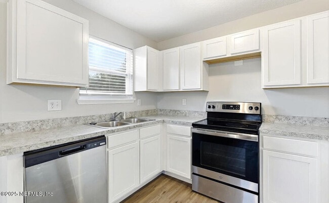 Photo - 1428 Barnett St