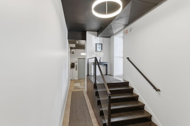 Building Photo - 500 Main St Unit #2