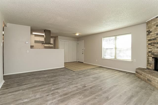 Photo - 3904 Royal Crest Dr