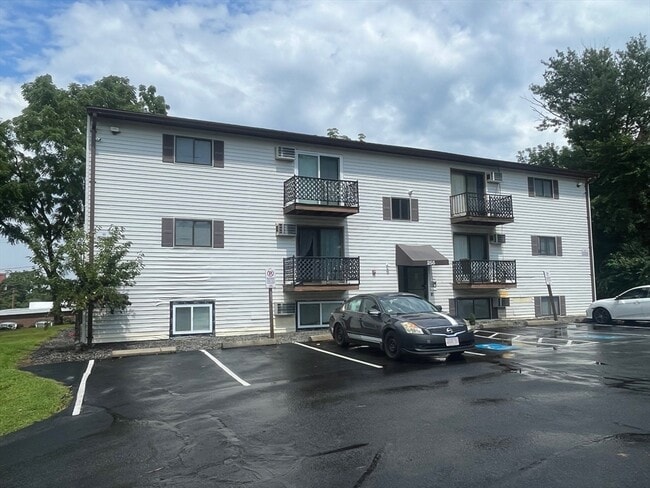 Building Photo - 255 Danforth St Unit 1B