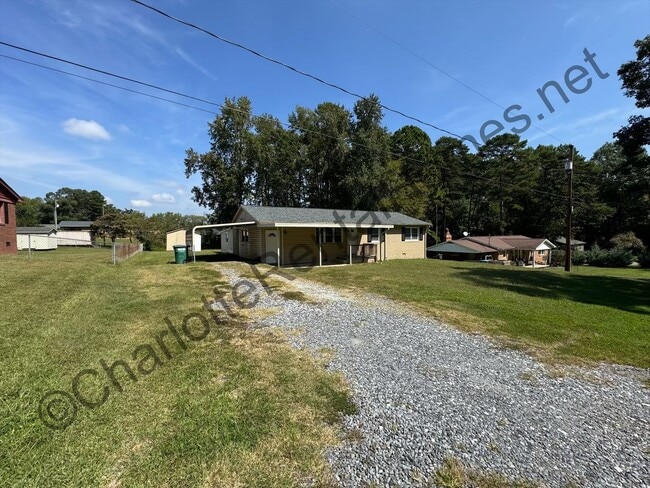 Building Photo - Renovated home in Bessemer City