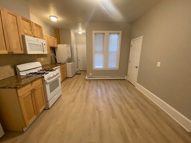Photo - 254 Windsor St Apartments