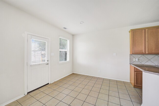 Photo - 6419 Calgary Woods Ln