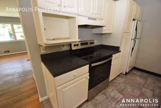 Photo - 747 Warren Dr