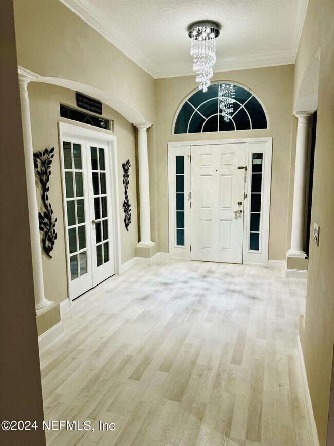 Photo - 1816 Creekwood Ln