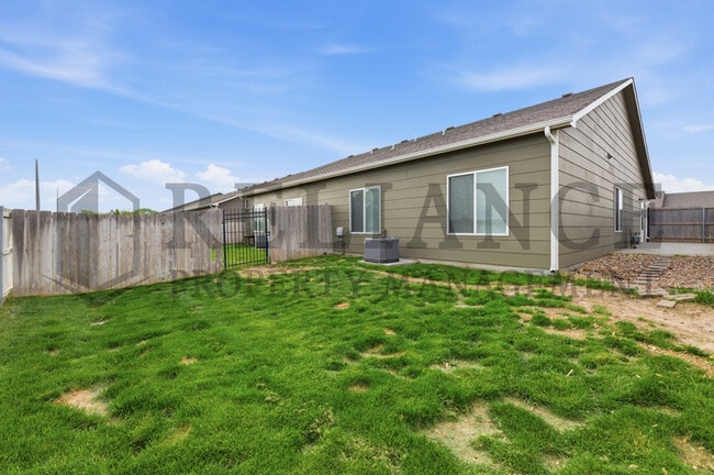 Photo - 452 S Longbranch Dr