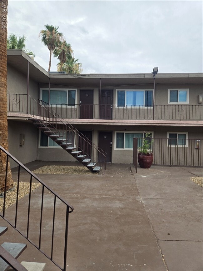 Building Photo - 2104 Sunrise Ave Unit 14