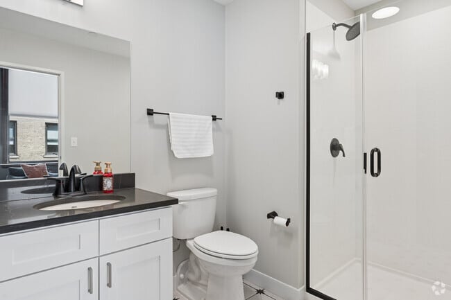 A17 1BR, 1BA w/Den - 921SF - Bathroom