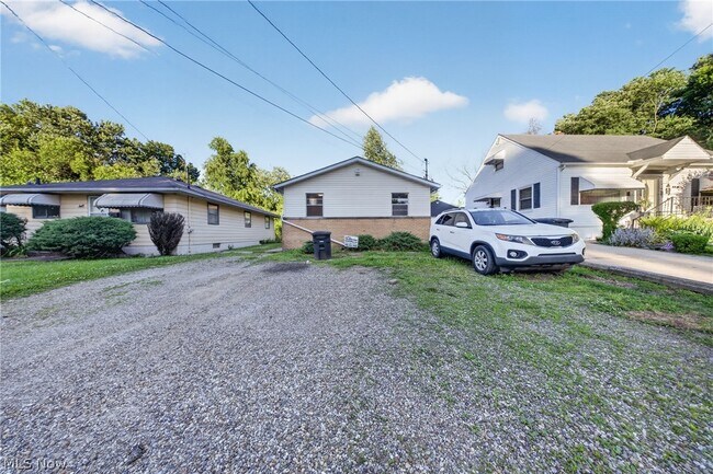 1095 St Michaels Ave