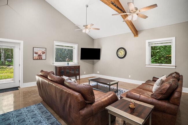 Photo - 205 Woodcraft Dr