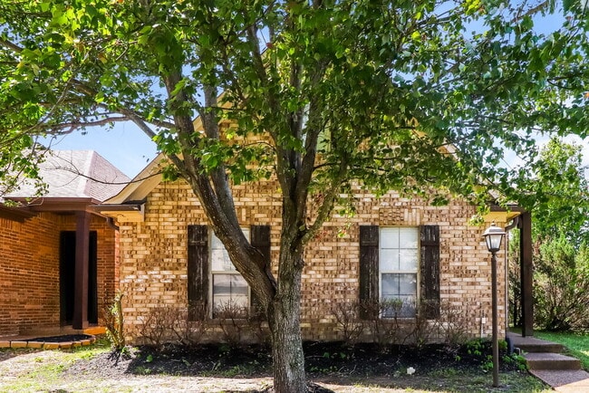 Building Photo - 6885 Lagrange Grove Dr