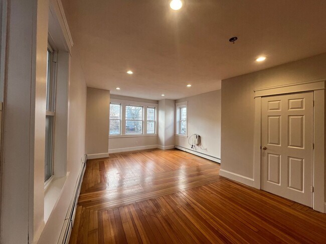 Photo - 98 Knight St Unit #2