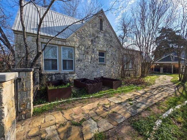 Photo - 3901 Red River St Unit A