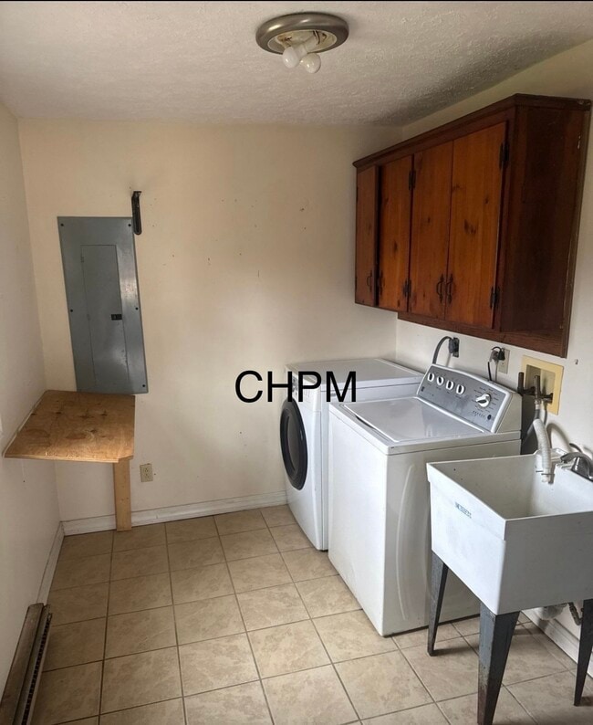 Photo - 916 Maple St