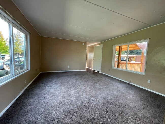 Photo - 2 bedroom 2 bath mobile walking distance to restaurants and stores