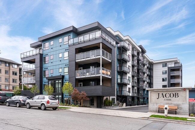 Building Photo - 33886-33886 Pine St