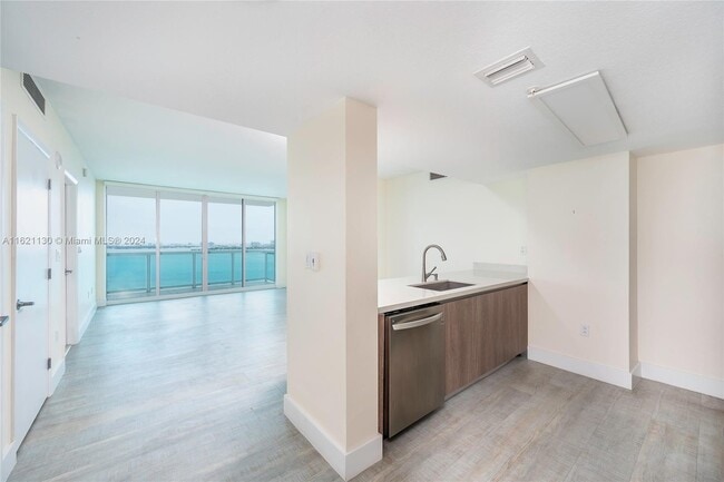Photo - 1800 N Bayshore Dr