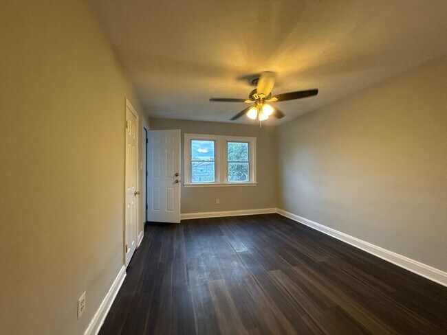 Photo - 1628 Plum St Unit Apt B