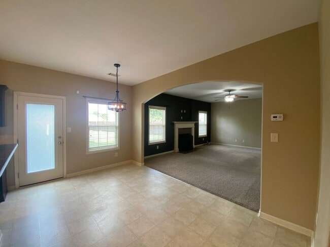 Photo - 118 Broomsedge Ln