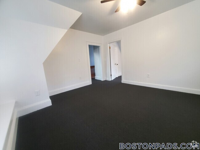Building Photo - 3 Chamblet St Rental