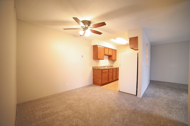Dining - LongLeaf Apartments