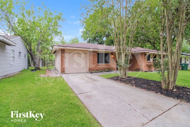 Photo - 4415 Akard St