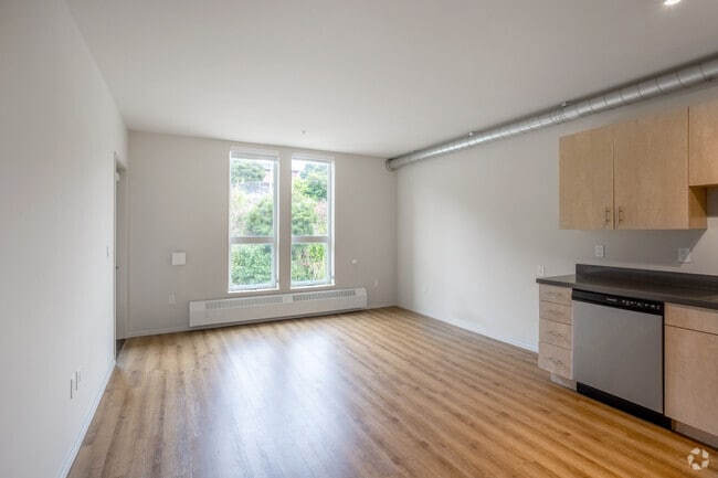 1BR, 1BA - 636SF - Living Room