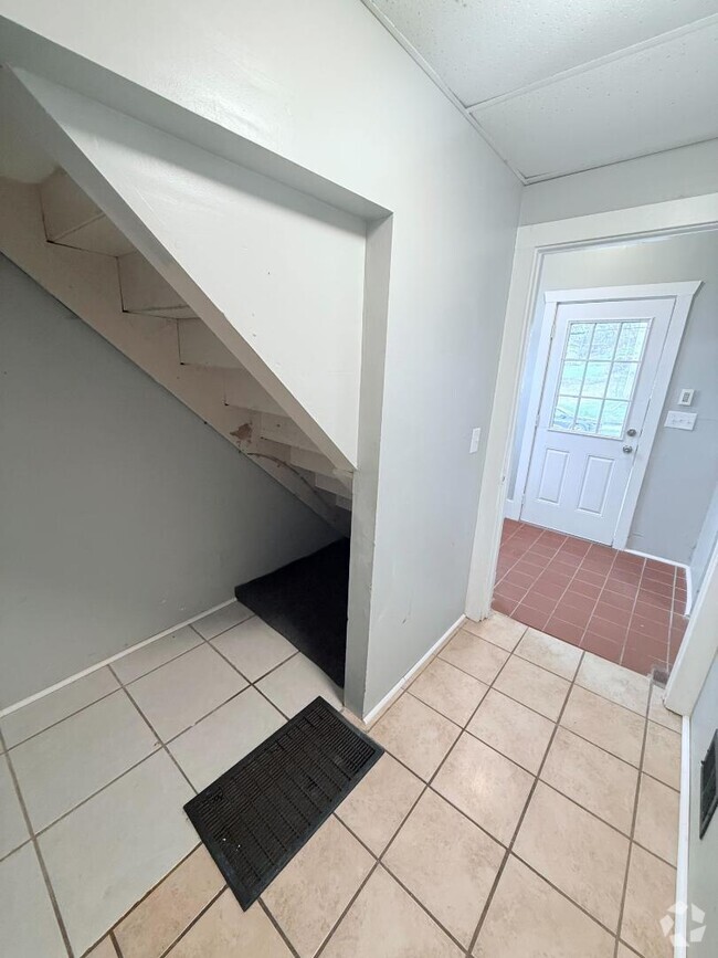 Building Photo - 422 E Reynolds St Rental