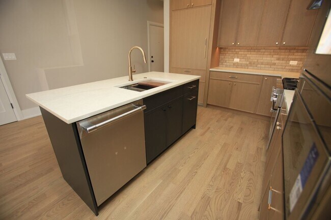 Photo - 1029 N Winchester Ave