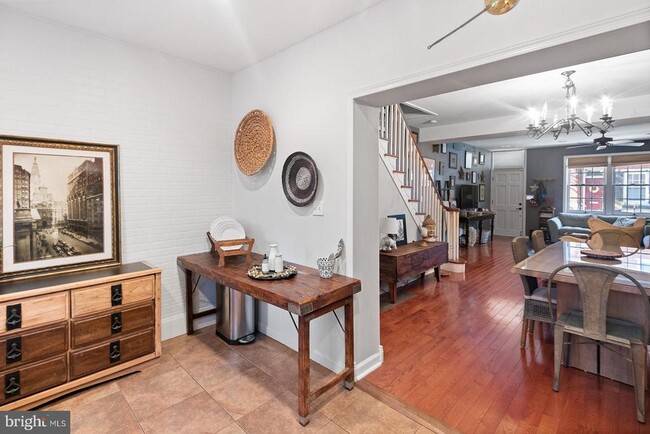 Photo - 213 Montrose St