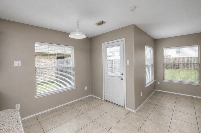 Photo - 4711 Buescher Ct