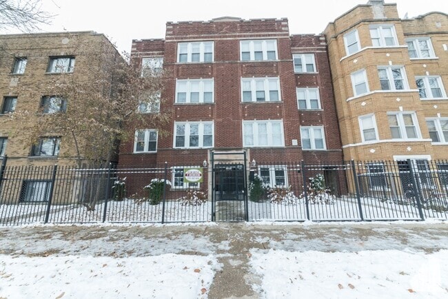 Building Photo - 4948 N Harding Ave Unit 2S Rental