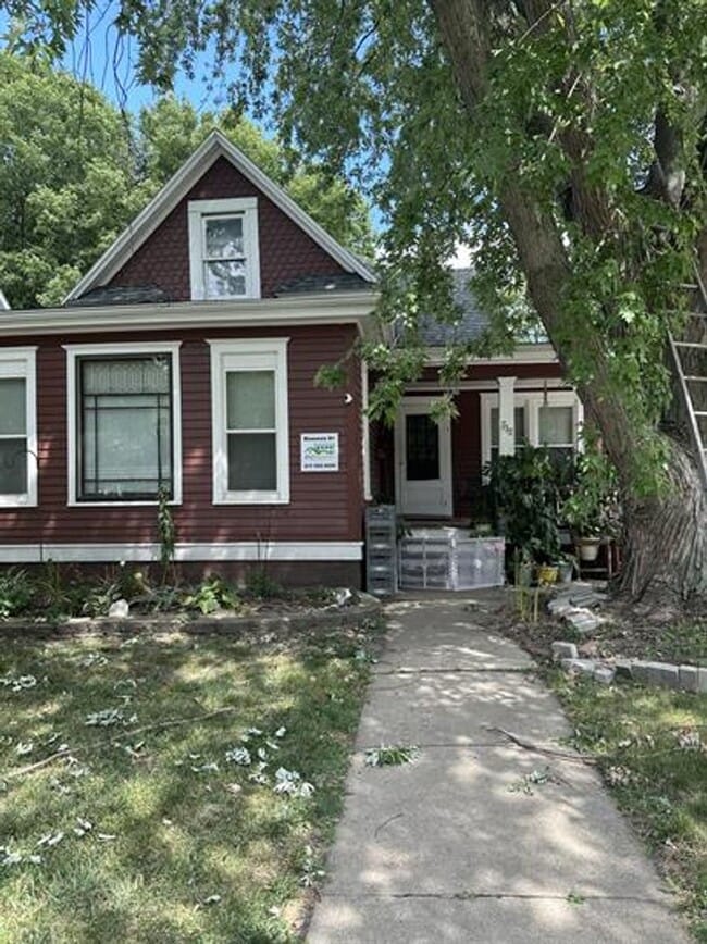 Building Photo - 712 S State St Unit 2