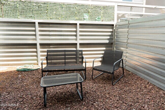 Photo - 525 E Willetta St