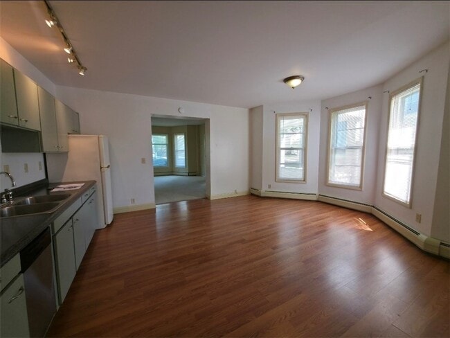 Photo - 715 W Water St