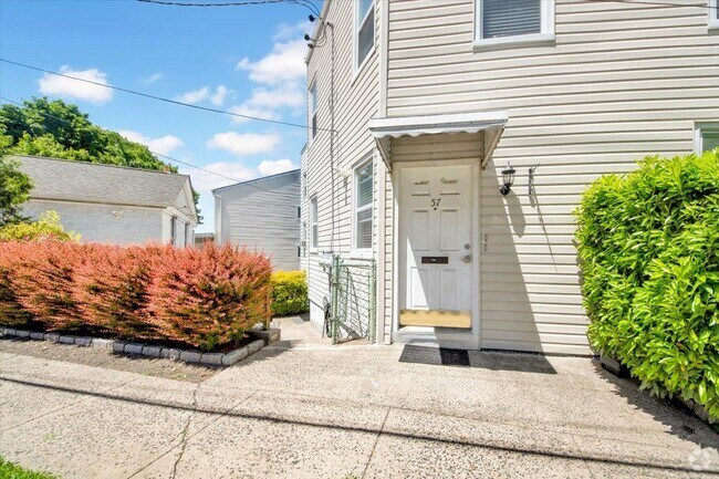 Building Photo - 57 Clarendon Ave Rental