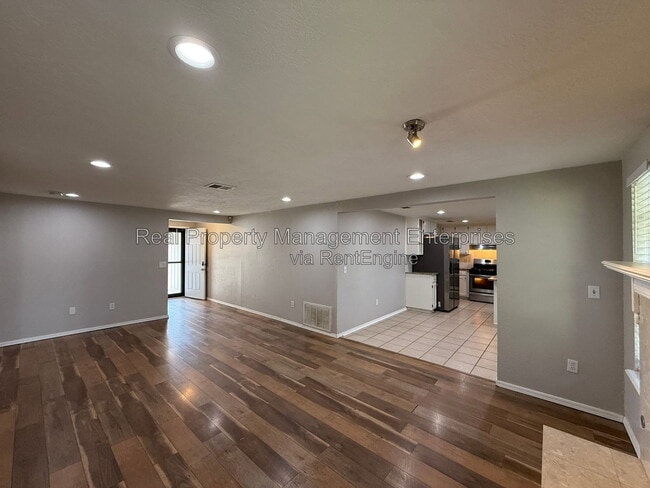 Photo - 1071 Castlebury Mansion