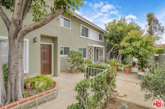 16144 Sunset Blvd Unit 2