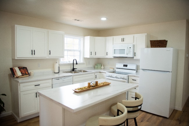 Building Photo - 6418 Dunn Rd