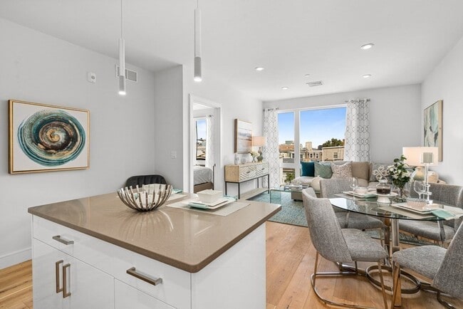 Photo - 420 W Broadway Unit 208