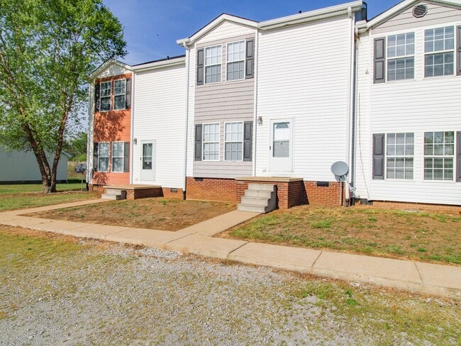 Photo - Stylish 3 Bedroom Townhome with Open Living Area
