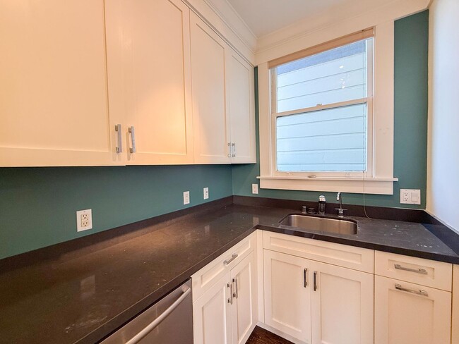 Photo - 3 bed 1 bath Townhome in heart of Mission District