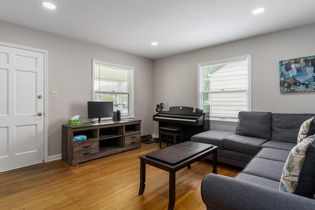 Photo - 62 E Stanton Ave