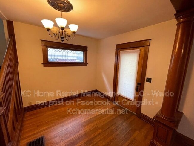 Photo - 3554 Genessee St