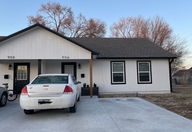 Building Photo - Italian Estates Property Management