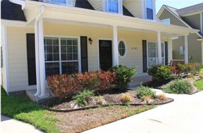 Photo - 3707 Holick Ln