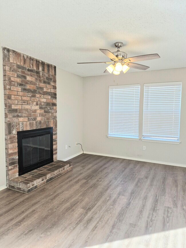 Photo - 2006 Minnie Dr