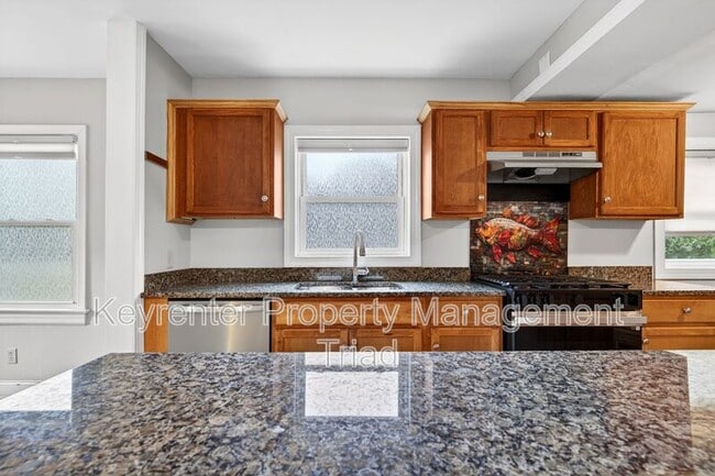 Photo - 704 E Lexington Ave