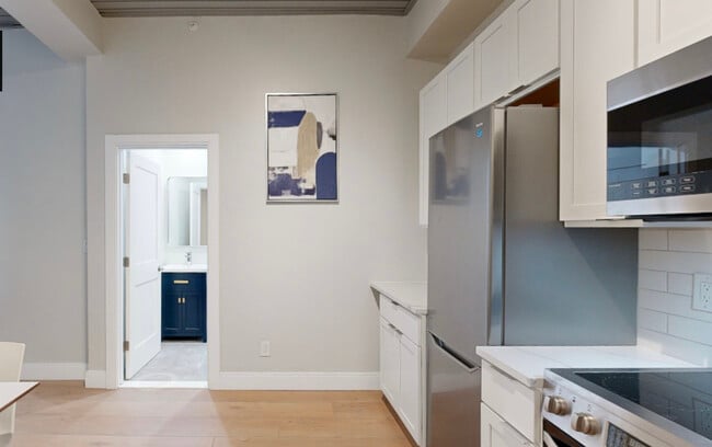 Building Photo - 44 Bromfield St Rental
