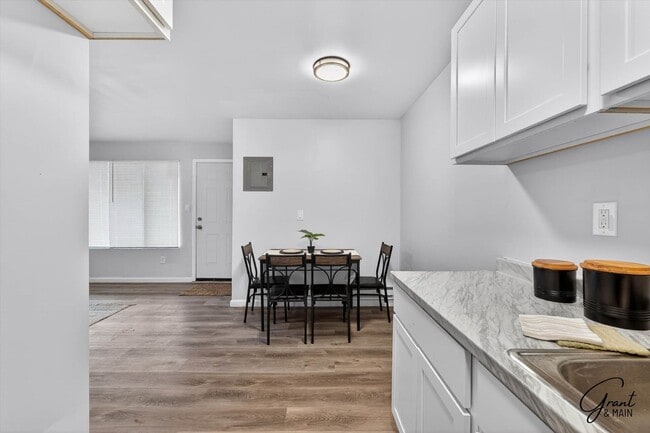Photo - $850 - Spacious 1 bedroom Apartments